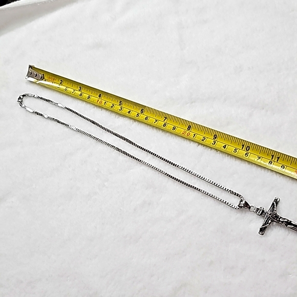 Mens Stainless Steel Crucifix Cross Pendant Necklace - Picture 9 of 12